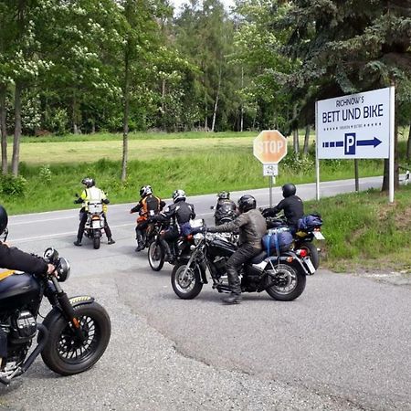 Richnow'S Bett Und Bike Ehem. Landgasthof Hotel Цитау Екстериор снимка