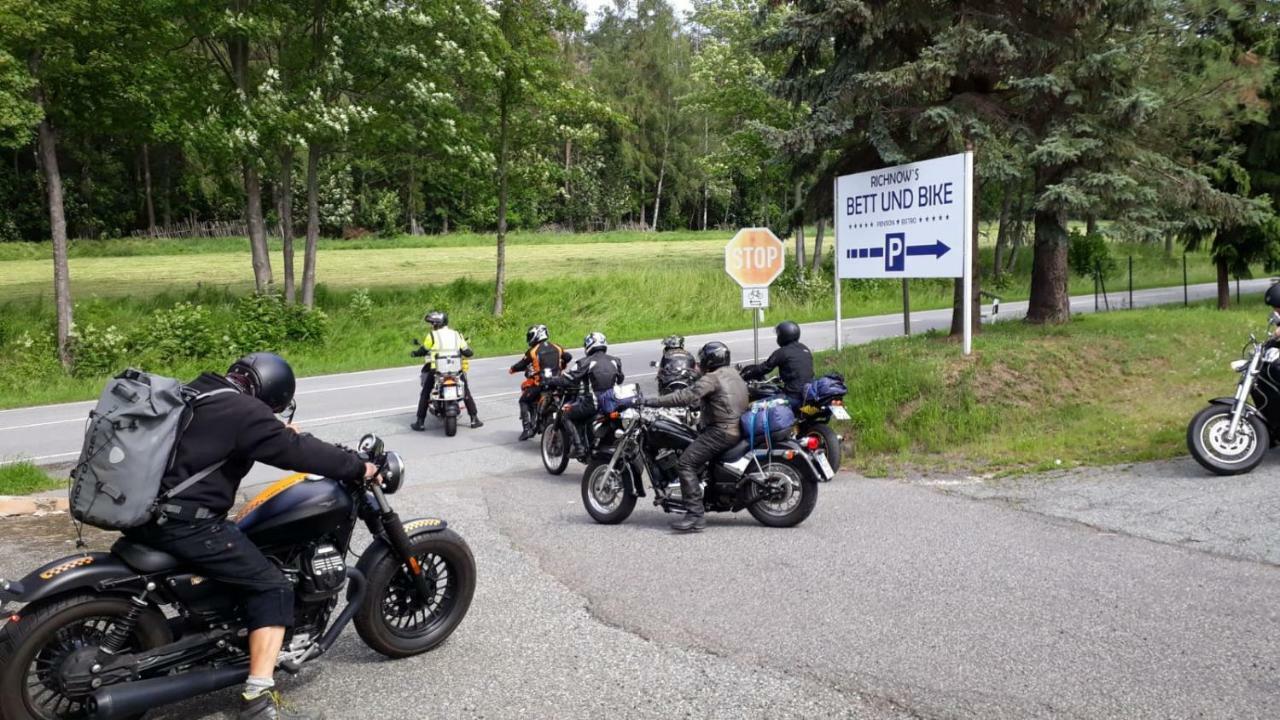 Richnow'S Bett Und Bike Ehem. Landgasthof Hotel Цитау Екстериор снимка