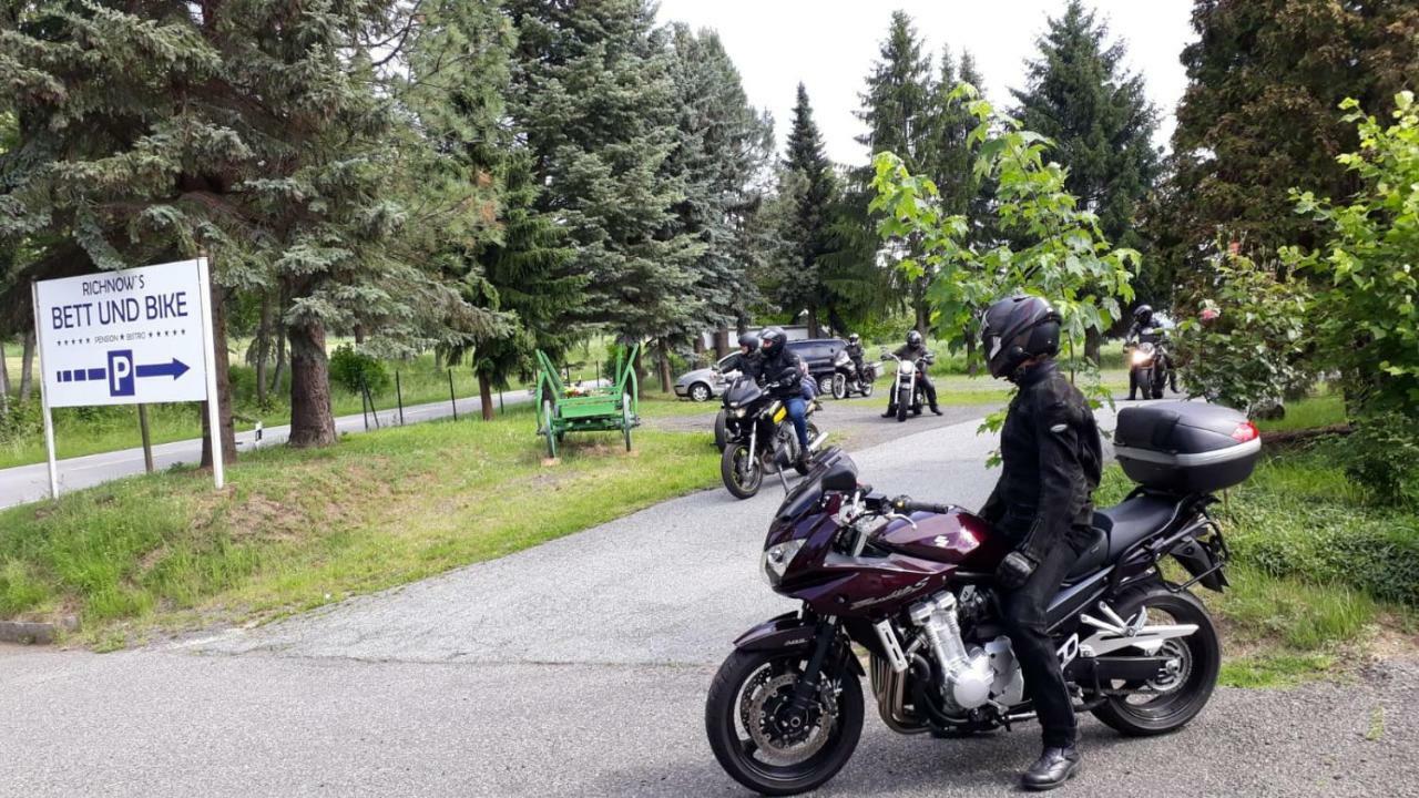 Richnow'S Bett Und Bike Ehem. Landgasthof Hotel Цитау Екстериор снимка